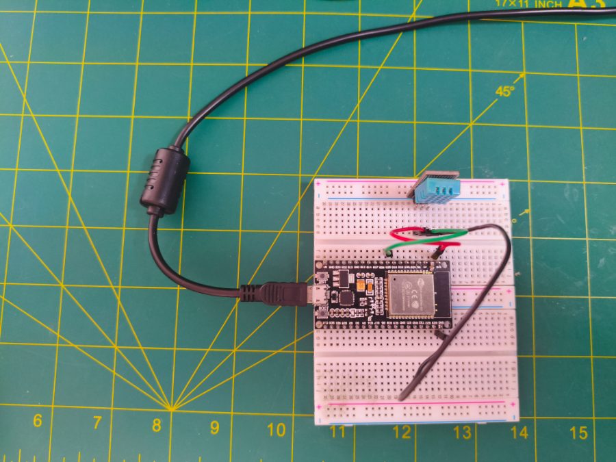 ESP32 con sensor DHT11 montado en protoboard